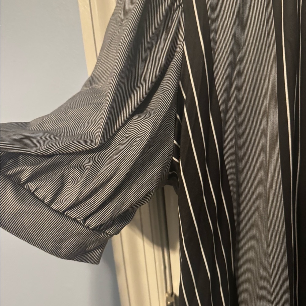 Super cute structured striped V-Neck. Casual to business casually. Never worn. - Picture 7 of 10